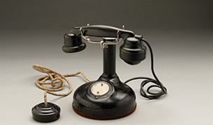 Poste téléphonique manuel années 1920