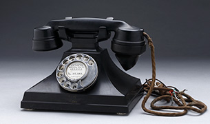 Poste téléphonique avec cadran d'appel années 1930